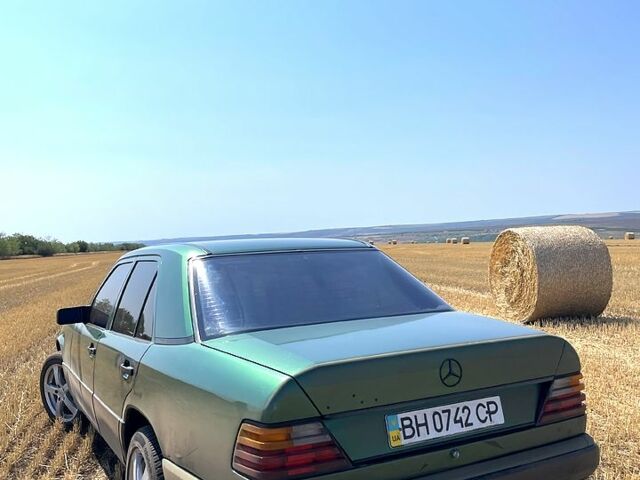 Зеленый Мерседес Е-Класс, объемом двигателя 2.3 л и пробегом 0 тыс. км за 3500 $, фото 2 на Automoto.ua