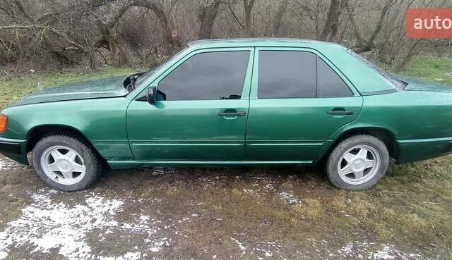 Зеленый Мерседес Е-Класс, объемом двигателя 2.3 л и пробегом 447 тыс. км за 3300 $, фото 2 на Automoto.ua