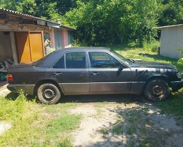 Зеленый Мерседес Е-Класс, объемом двигателя 0 л и пробегом 400 тыс. км за 1500 $, фото 4 на Automoto.ua