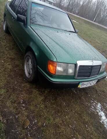 Зеленый Мерседес Е-Класс, объемом двигателя 2.3 л и пробегом 447 тыс. км за 3300 $, фото 4 на Automoto.ua