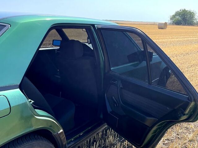 Зеленый Мерседес Е-Класс, объемом двигателя 2.3 л и пробегом 0 тыс. км за 3500 $, фото 1 на Automoto.ua