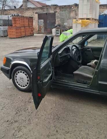 Зеленый Мерседес Е-Класс, объемом двигателя 2 л и пробегом 365 тыс. км за 2500 $, фото 6 на Automoto.ua