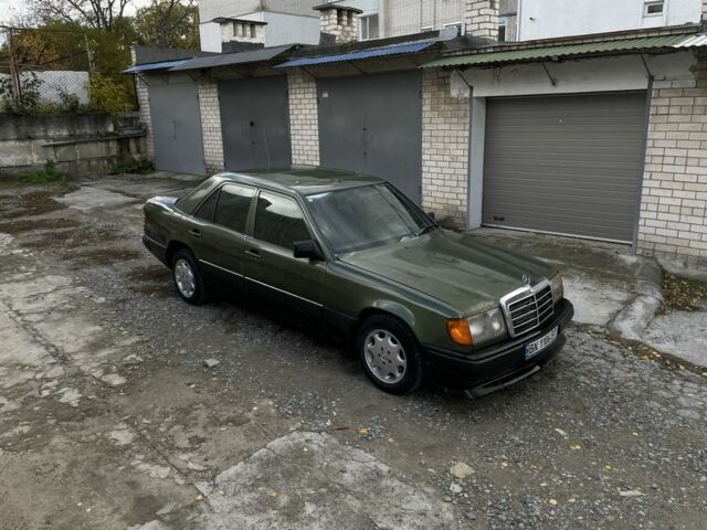 Мерседес Е-Класс 1986 в Каменце-Подольском на Automoto.ua Зеленый Мерседес Е-Класс, объемом двигателя 2.5 л и пробегом 378 тыс. км за 1800 $, фото 1 на Automoto.ua