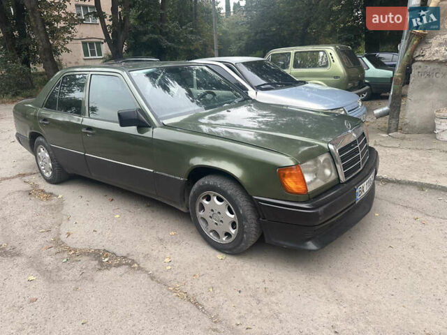 Зеленый Мерседес Е-Класс, объемом двигателя 2.5 л и пробегом 370 тыс. км за 1850 $, фото 2 на Automoto.ua