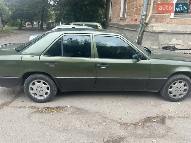 Зеленый Мерседес Е-Класс, объемом двигателя 2.5 л и пробегом 370 тыс. км за 1850 $, фото 3 на Automoto.ua