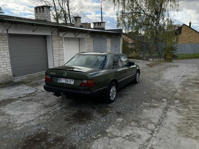 Мерседес Е-Класс 1986 в Каменце-Подольском на Automoto.ua Зеленый Мерседес Е-Класс, объемом двигателя 2.5 л и пробегом 378 тыс. км за 1800 $, фото 2 на Automoto.ua