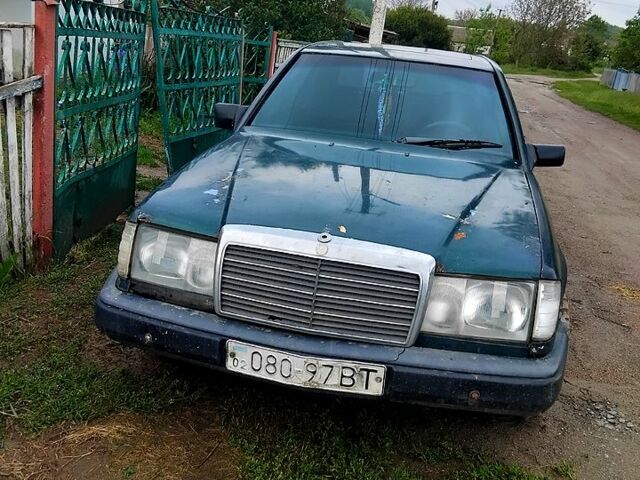 Зеленый Мерседес Е-Класс, объемом двигателя 2 л и пробегом 500 тыс. км за 1250 $, фото 5 на Automoto.ua