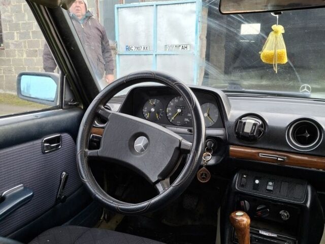 Зелений Мерседес Е-Клас, об'ємом двигуна 2 л та пробігом 450 тис. км за 1900 $, фото 9 на Automoto.ua