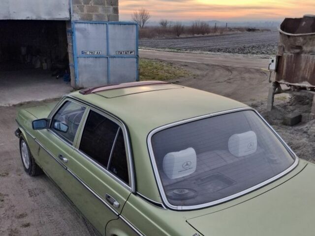 Зелений Мерседес Е-Клас, об'ємом двигуна 2 л та пробігом 450 тис. км за 1900 $, фото 5 на Automoto.ua