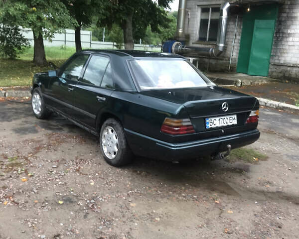 Зелений Мерседес Е-Клас, об'ємом двигуна 2 л та пробігом 368 тис. км за 3950 $, фото 8 на Automoto.ua
