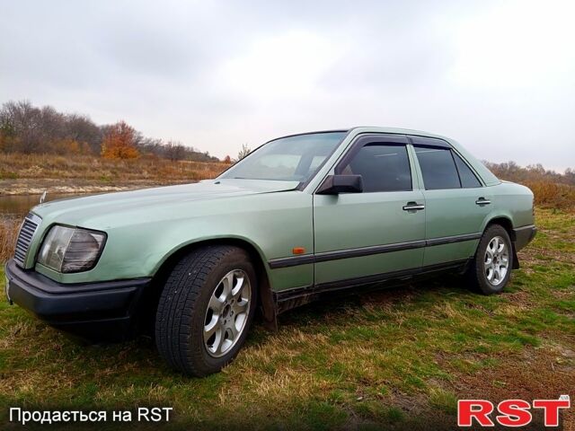 Зеленый Мерседес Е-Класс, объемом двигателя 2.3 л и пробегом 0 тыс. км за 1420 $, фото 3 на Automoto.ua