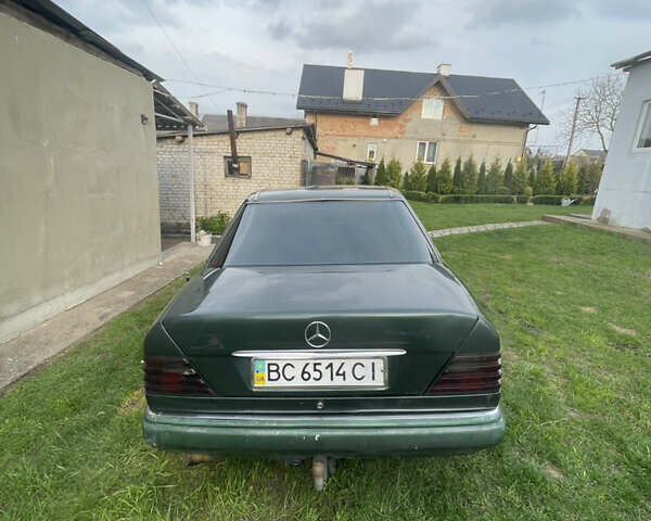 Зеленый Мерседес Е-Класс, объемом двигателя 2.4 л и пробегом 407 тыс. км за 3000 $, фото 4 на Automoto.ua