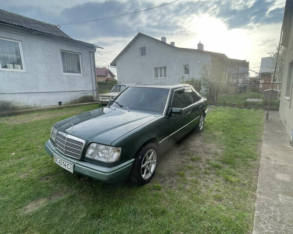 Зеленый Мерседес Е-Класс, объемом двигателя 2.4 л и пробегом 407 тыс. км за 3000 $, фото 1 на Automoto.ua