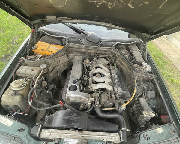 Зеленый Мерседес Е-Класс, объемом двигателя 2.4 л и пробегом 407 тыс. км за 3000 $, фото 16 на Automoto.ua