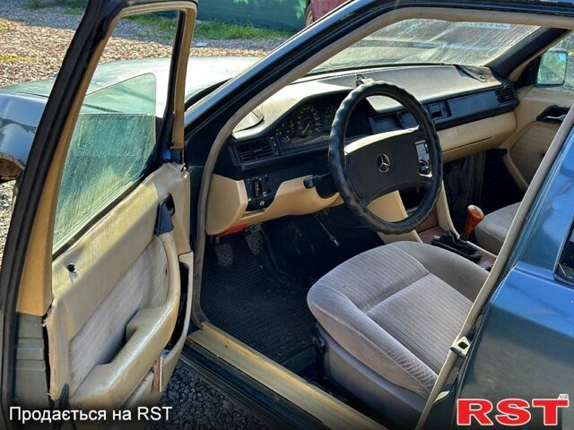 Зеленый Мерседес Е-Класс, объемом двигателя 2.3 л и пробегом 0 тыс. км за 1200 $, фото 9 на Automoto.ua