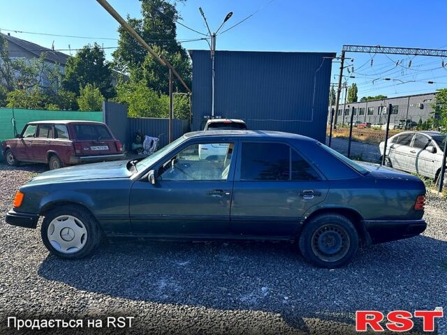 Зеленый Мерседес Е-Класс, объемом двигателя 2.3 л и пробегом 0 тыс. км за 1200 $, фото 6 на Automoto.ua