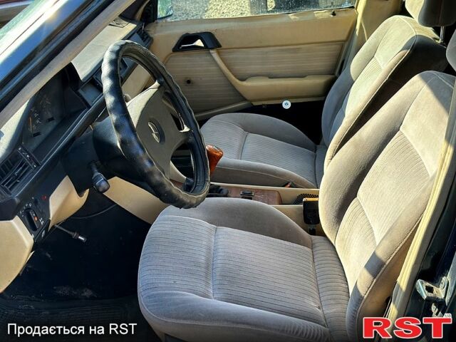 Зеленый Мерседес Е-Класс, объемом двигателя 2.3 л и пробегом 0 тыс. км за 1200 $, фото 10 на Automoto.ua