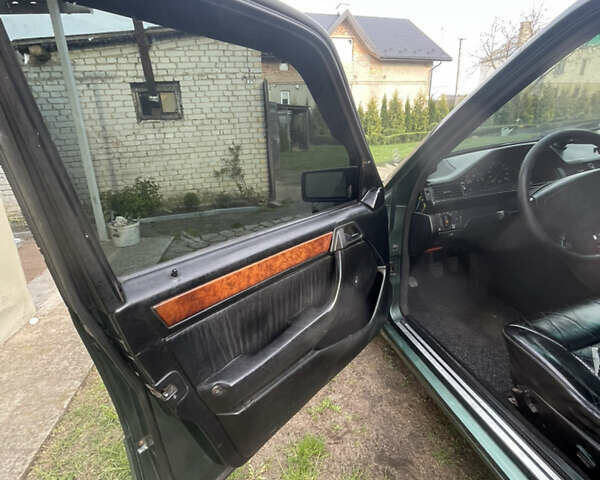 Зеленый Мерседес Е-Класс, объемом двигателя 2.4 л и пробегом 407 тыс. км за 3000 $, фото 6 на Automoto.ua