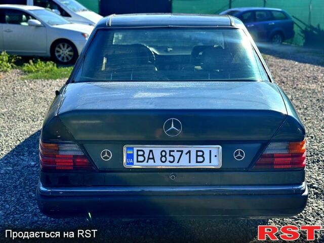 Зеленый Мерседес Е-Класс, объемом двигателя 2.3 л и пробегом 0 тыс. км за 1200 $, фото 3 на Automoto.ua