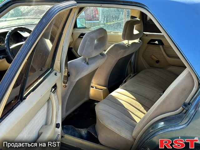 Зеленый Мерседес Е-Класс, объемом двигателя 2.3 л и пробегом 0 тыс. км за 1200 $, фото 11 на Automoto.ua