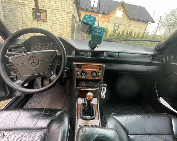 Зеленый Мерседес Е-Класс, объемом двигателя 2.4 л и пробегом 407 тыс. км за 3000 $, фото 10 на Automoto.ua