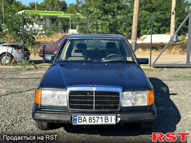 Зеленый Мерседес Е-Класс, объемом двигателя 2.3 л и пробегом 0 тыс. км за 1200 $, фото 1 на Automoto.ua