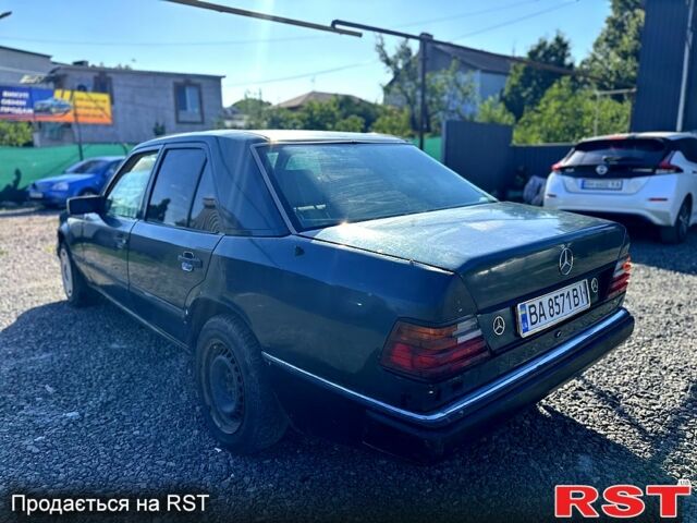 Зеленый Мерседес Е-Класс, объемом двигателя 2.3 л и пробегом 0 тыс. км за 1200 $, фото 5 на Automoto.ua