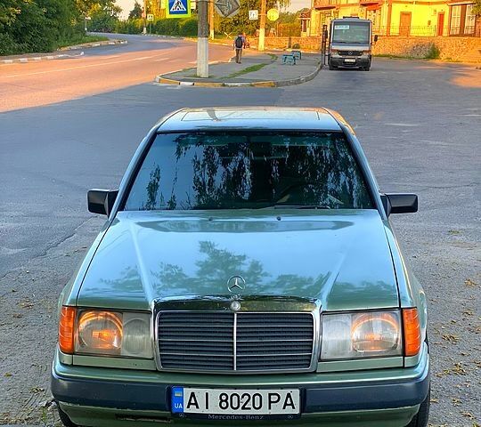 Зеленый Мерседес Е-Класс, объемом двигателя 2 л и пробегом 497 тыс. км за 2300 $, фото 2 на Automoto.ua