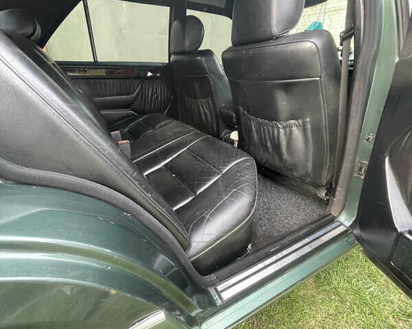 Зеленый Мерседес Е-Класс, объемом двигателя 2.4 л и пробегом 407 тыс. км за 3000 $, фото 8 на Automoto.ua