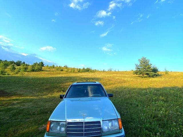 Зеленый Мерседес Е-Класс, объемом двигателя 2 л и пробегом 497 тыс. км за 2300 $, фото 4 на Automoto.ua