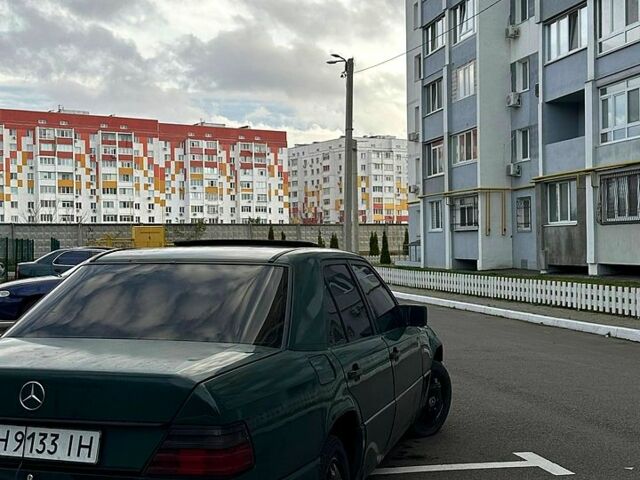 Зеленый Мерседес Е-Класс, объемом двигателя 3 л и пробегом 333 тыс. км за 1250 $, фото 2 на Automoto.ua