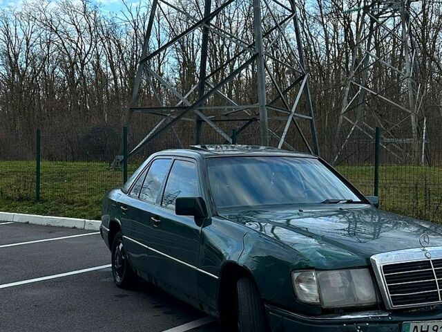 Зеленый Мерседес Е-Класс, объемом двигателя 3 л и пробегом 333 тыс. км за 1250 $, фото 1 на Automoto.ua