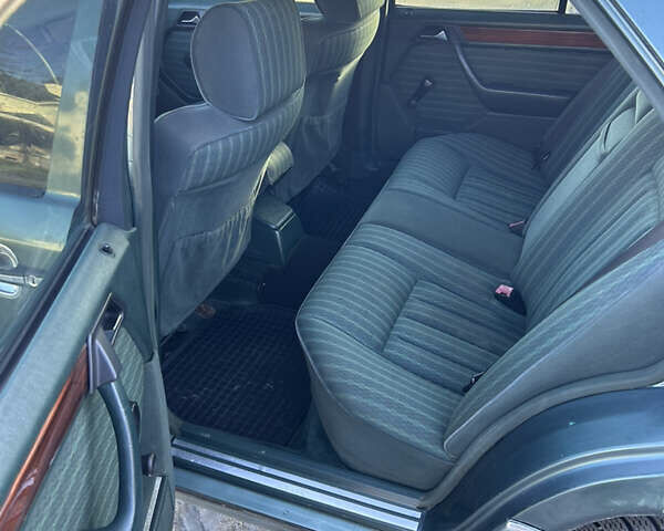 Зеленый Мерседес Е-Класс, объемом двигателя 2.6 л и пробегом 350 тыс. км за 2249 $, фото 7 на Automoto.ua