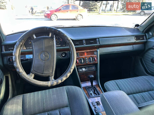 Зеленый Мерседес Е-Класс, объемом двигателя 2.6 л и пробегом 350 тыс. км за 2249 $, фото 7 на Automoto.ua