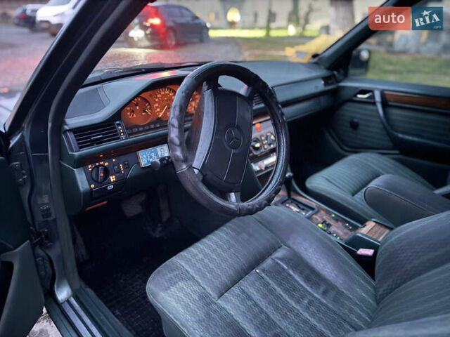 Зеленый Мерседес Е-Класс, объемом двигателя 2.6 л и пробегом 350 тыс. км за 2249 $, фото 4 на Automoto.ua