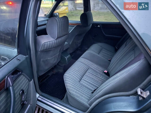 Зеленый Мерседес Е-Класс, объемом двигателя 2.6 л и пробегом 350 тыс. км за 2249 $, фото 5 на Automoto.ua