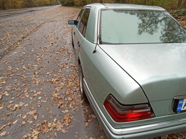 Зеленый Мерседес Е-Класс, объемом двигателя 2.5 л и пробегом 560 тыс. км за 2500 $, фото 6 на Automoto.ua