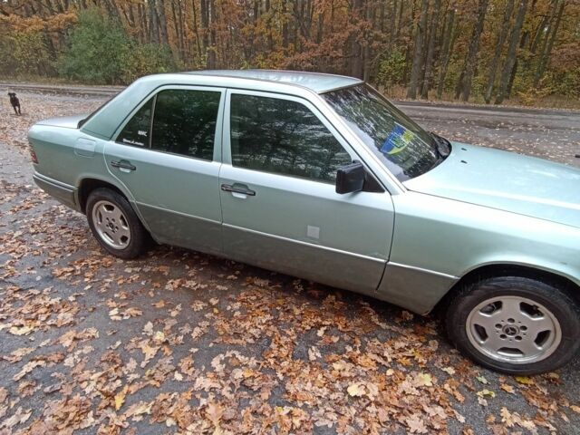 Зеленый Мерседес Е-Класс, объемом двигателя 2.5 л и пробегом 560 тыс. км за 2500 $, фото 3 на Automoto.ua