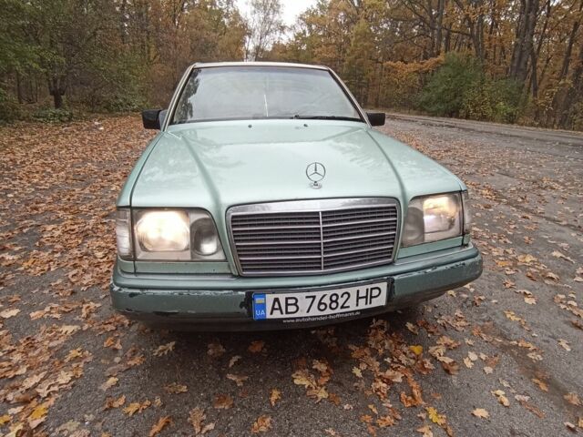 Зеленый Мерседес Е-Класс, объемом двигателя 2.5 л и пробегом 560 тыс. км за 2500 $, фото 4 на Automoto.ua