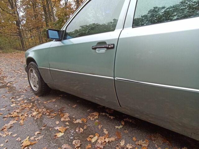 Зеленый Мерседес Е-Класс, объемом двигателя 2.5 л и пробегом 560 тыс. км за 2500 $, фото 7 на Automoto.ua