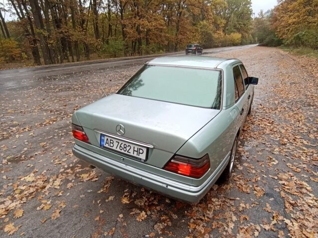 Зеленый Мерседес Е-Класс, объемом двигателя 2.5 л и пробегом 560 тыс. км за 2500 $, фото 5 на Automoto.ua