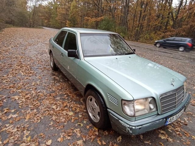 Зеленый Мерседес Е-Класс, объемом двигателя 2.5 л и пробегом 560 тыс. км за 2500 $, фото 1 на Automoto.ua