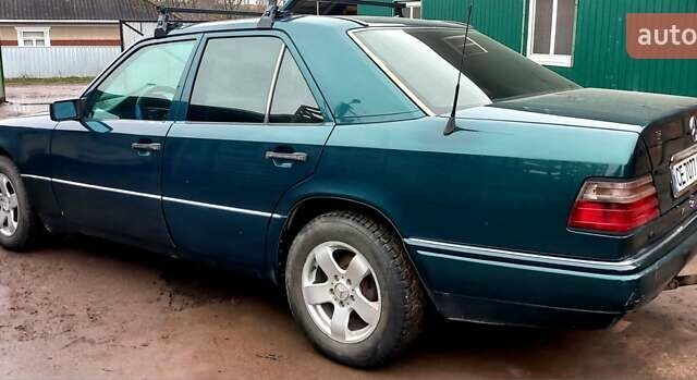 Зелений Мерседес Е-Клас, об'ємом двигуна 2.5 л та пробігом 300 тис. км за 3000 $, фото 15 на Automoto.ua