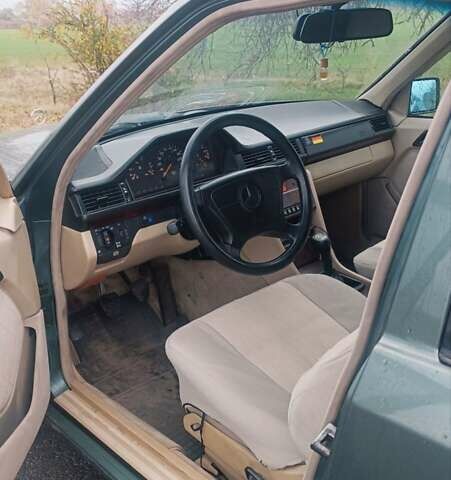 Зелений Мерседес Е-Клас, об'ємом двигуна 2.2 л та пробігом 549 тис. км за 3200 $, фото 13 на Automoto.ua