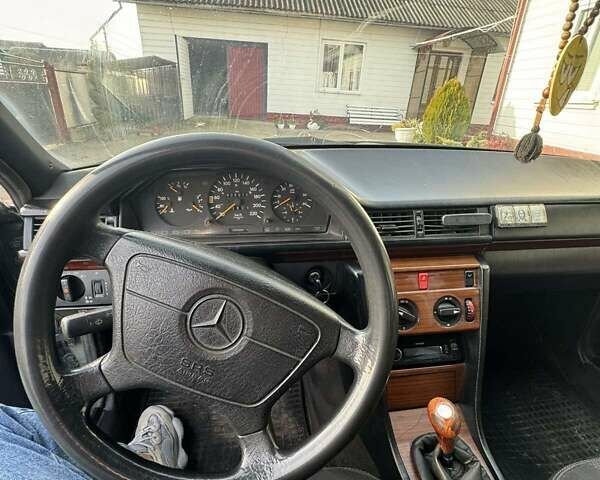 Зеленый Мерседес Е-Класс, объемом двигателя 0 л и пробегом 635 тыс. км за 3000 $, фото 6 на Automoto.ua