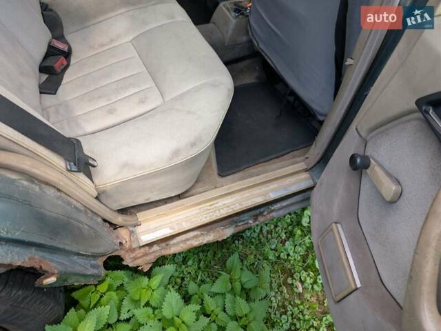 Зеленый Мерседес Е-Класс, объемом двигателя 3 л и пробегом 700 тыс. км за 900 $, фото 3 на Automoto.ua