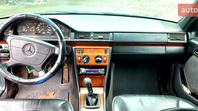 Зелений Мерседес Е-Клас, об'ємом двигуна 2.5 л та пробігом 300 тис. км за 3000 $, фото 4 на Automoto.ua