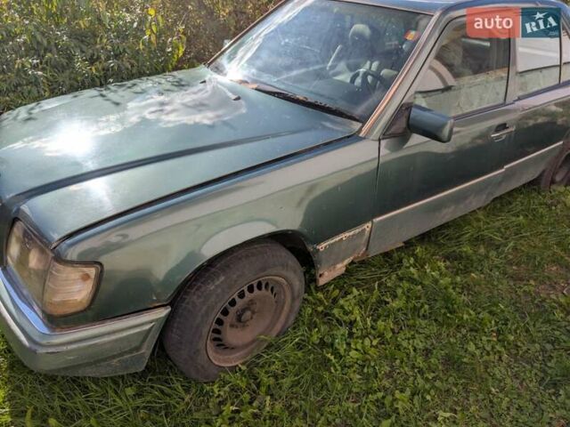 Зеленый Мерседес Е-Класс, объемом двигателя 3 л и пробегом 700 тыс. км за 900 $, фото 7 на Automoto.ua