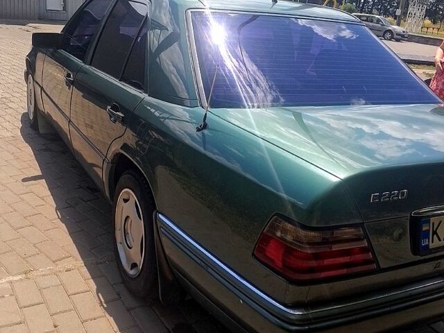 Зеленый Мерседес Е-Класс, объемом двигателя 2.2 л и пробегом 378 тыс. км за 2800 $, фото 5 на Automoto.ua