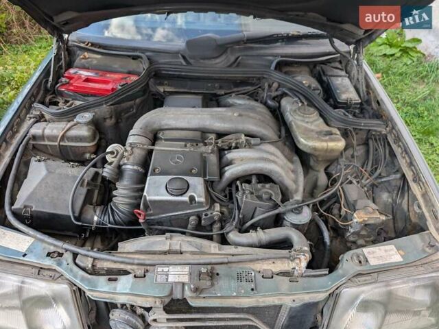 Зеленый Мерседес Е-Класс, объемом двигателя 3 л и пробегом 700 тыс. км за 900 $, фото 6 на Automoto.ua